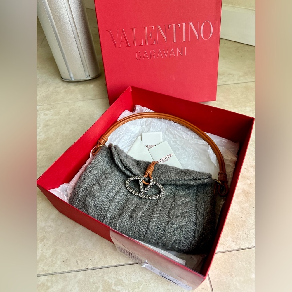 ππ SOLD ππCashmere Knit Bag V LOGO in Crystals sold on another platform - Picture 7 of 14